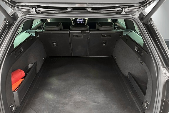 Volkswagen Passat 18 of 26