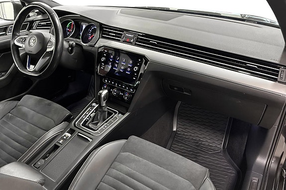 Volkswagen Passat 16 of 26