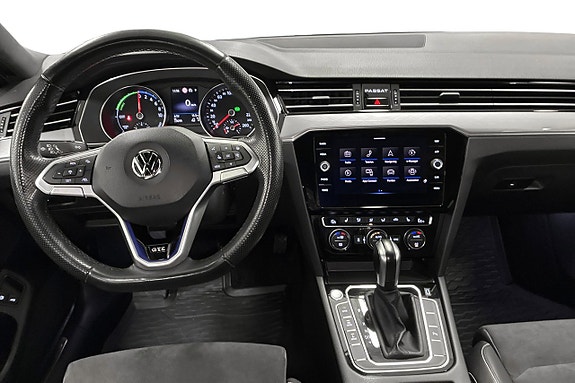 Volkswagen Passat 12 of 26