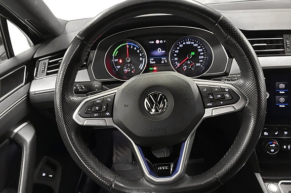 Volkswagen Passat 13 of 26
