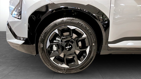 Kia EV5 9 of 12