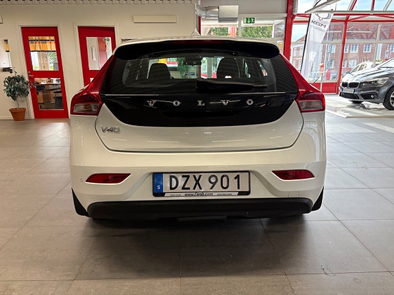 Volvo V40 4 of 12
