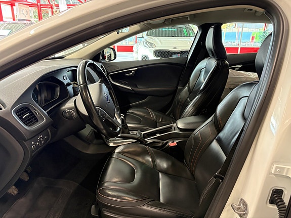 Volvo V40 9 of 12