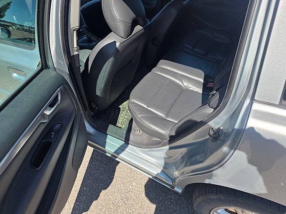 Volvo V70 6 of 8