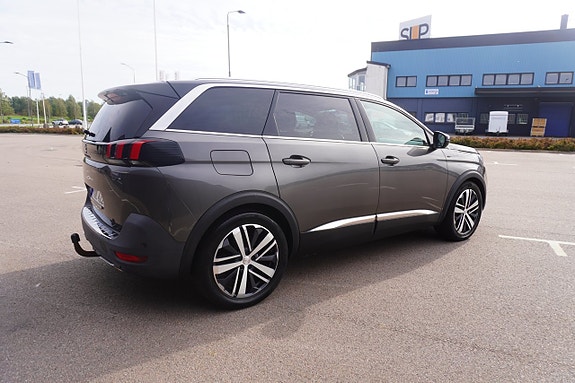 Peugeot 5008 10 of 17