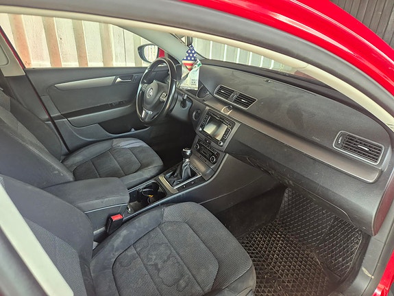Volkswagen Passat 3 of 6