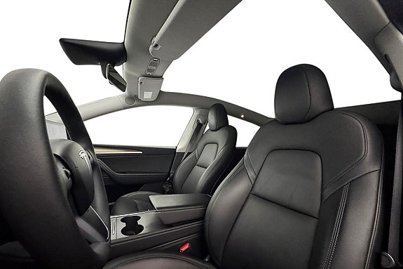 Tesla Model Y 13 of 30