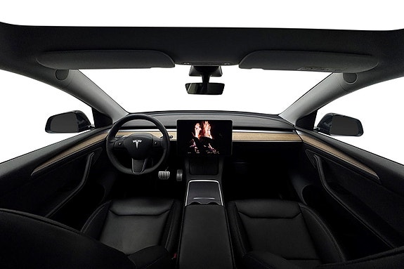 Tesla Model Y 18 of 30