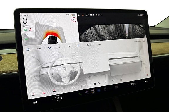 Tesla Model Y 24 of 30
