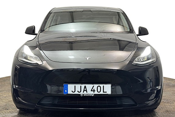 Tesla Model Y 3 of 30