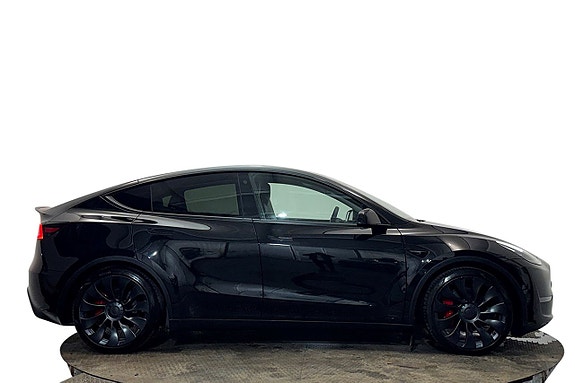 Tesla Model Y 5 of 30