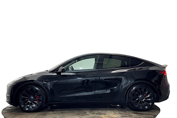 Tesla Model Y 10 of 30