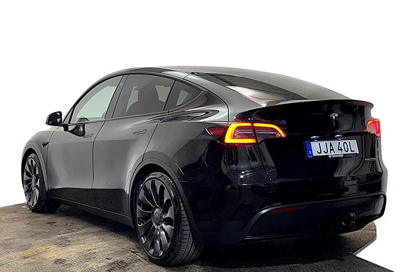Tesla Model Y 9 of 30