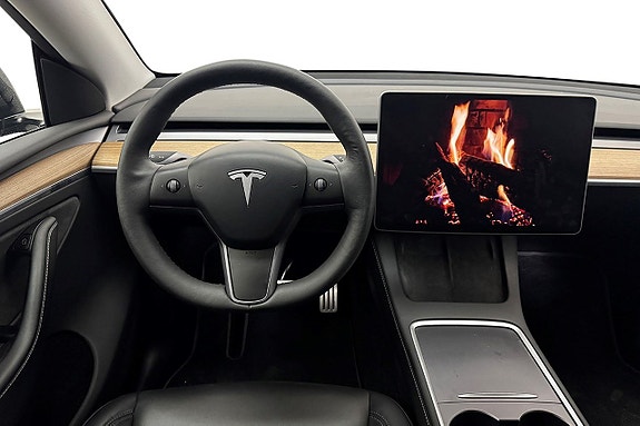 Tesla Model Y 20 of 30