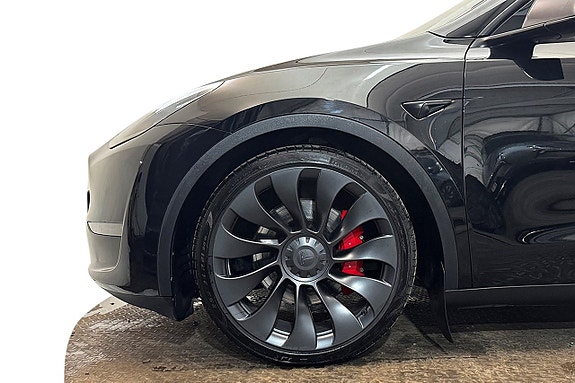 Tesla Model Y 11 of 30