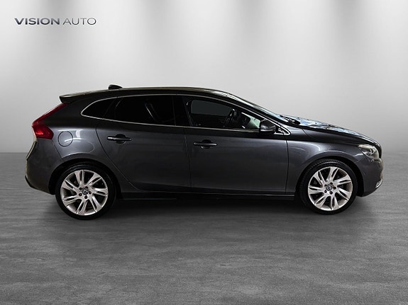 Volvo V40 4 of 24