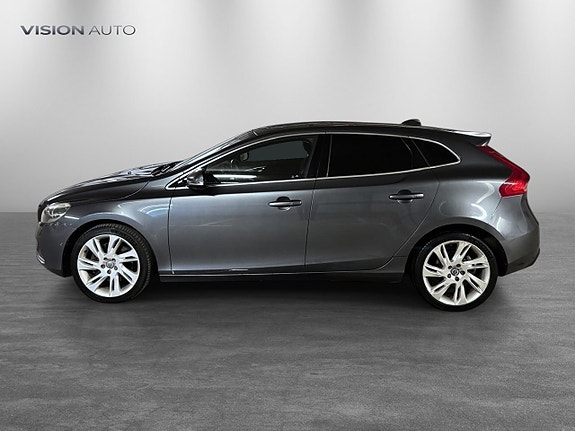 Volvo V40 8 of 24