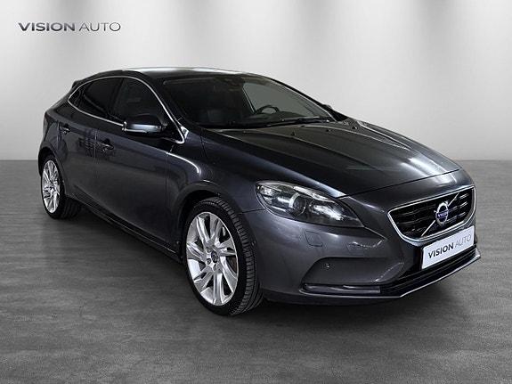 Volvo V40 3 of 24