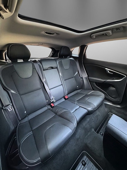 Volvo V40 20 of 24
