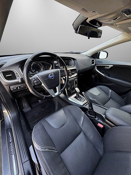 Volvo V40 12 of 24