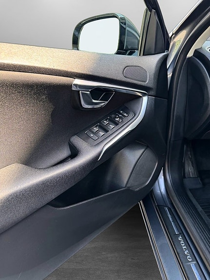 Volvo V40 9 of 24