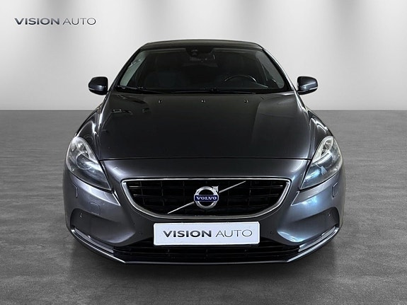 Volvo V40 2 of 24