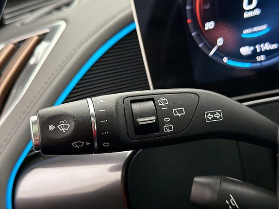 Mercedes-Benz EQC400 17 of 30