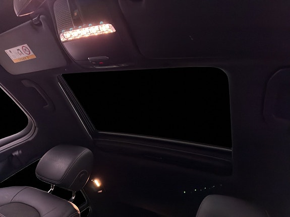 Mercedes-Benz EQC400 16 of 30