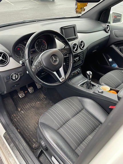 Mercedes-Benz B180 8 of 9
