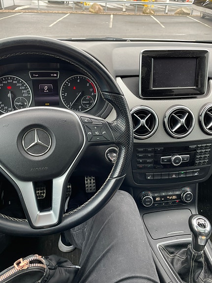 Mercedes-Benz B180 5 of 9