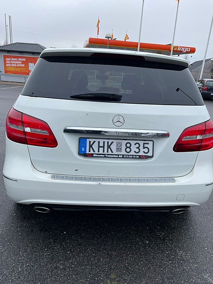 Mercedes-Benz B180 4 of 9