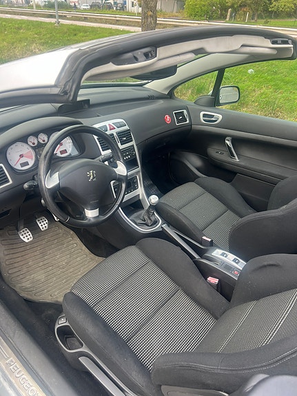 Peugeot 307 CC 2 of 5