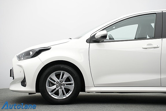 Toyota Yaris 12 of 30