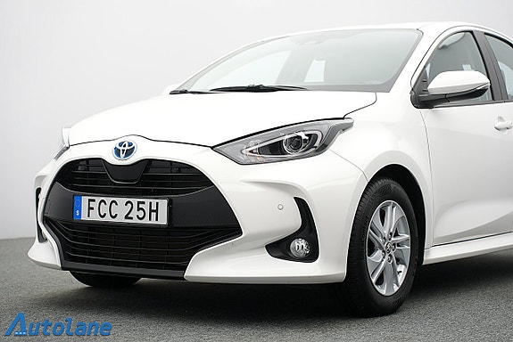 Toyota Yaris 13 of 30