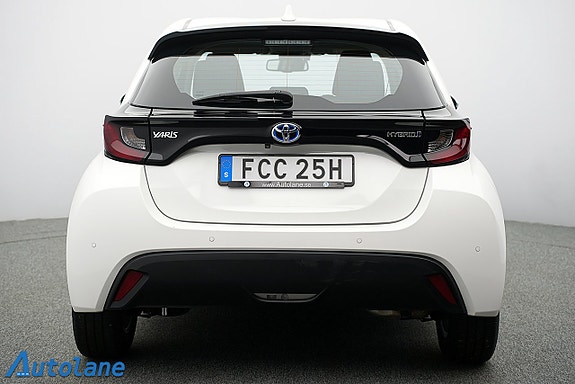 Toyota Yaris 15 of 30