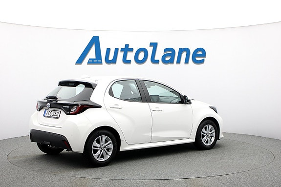 Toyota Yaris 8 of 30