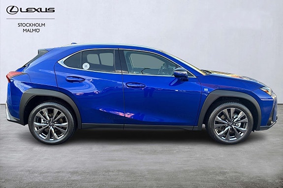 Lexus UX300h 16 of 26