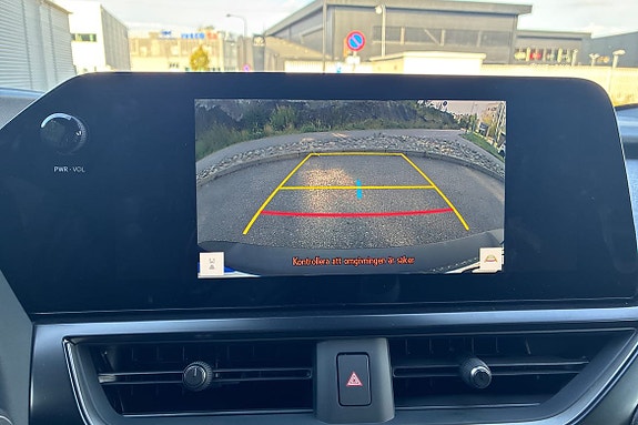 Lexus UX300h 22 of 26