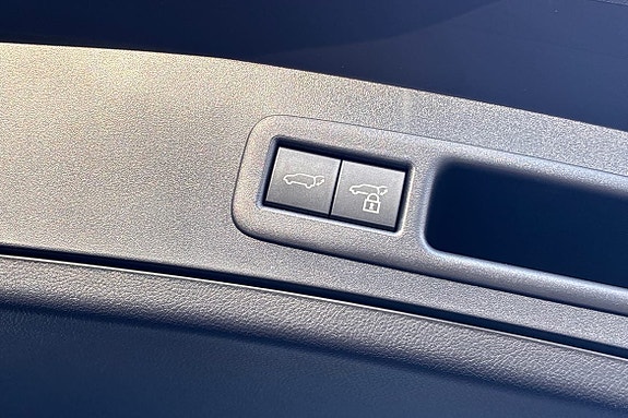 Lexus UX300h 19 of 26