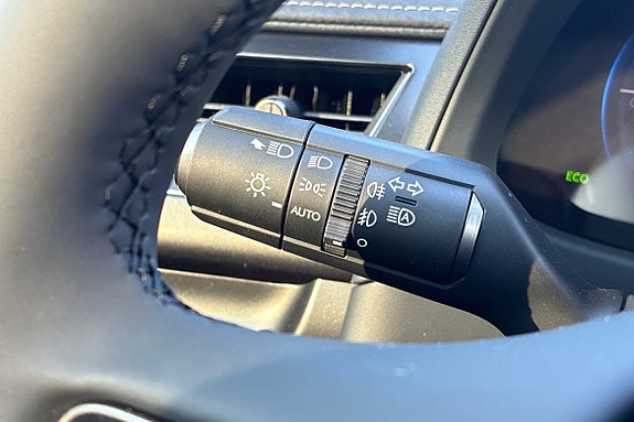 Lexus UX300h 20 of 26