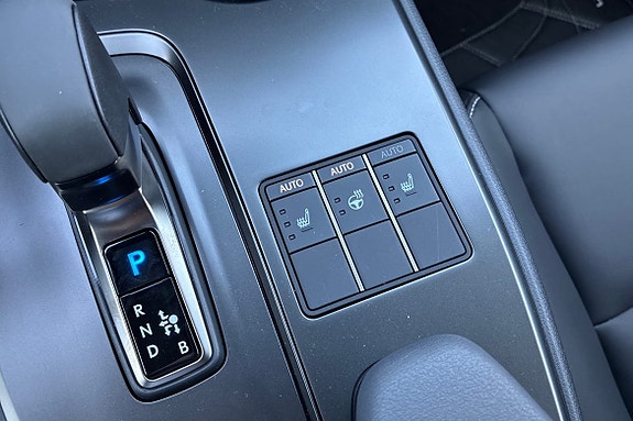 Lexus UX300h 21 of 26