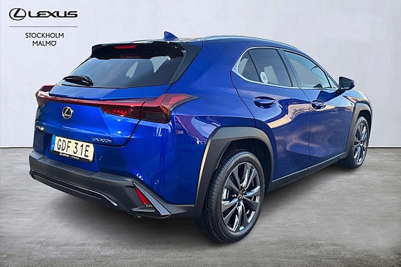 Lexus UX300h 17 of 26