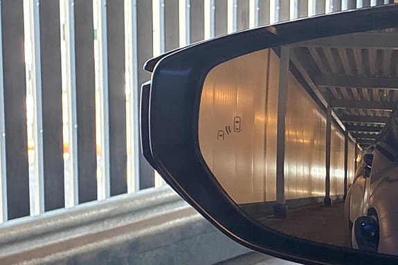 Lexus UX300h 25 of 26