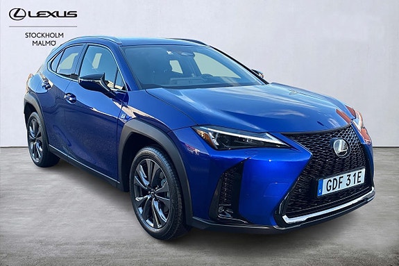 Lexus UX300h 18 of 26