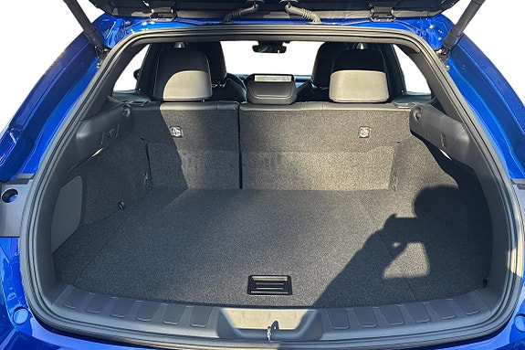 Lexus UX300h 10 of 26