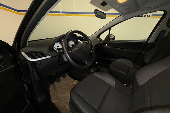 Peugeot 207 16 of 26