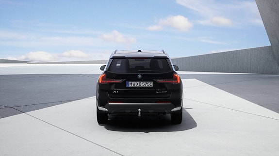 BMW iX1 9 of 11