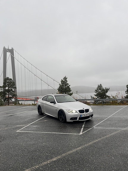 BMW 335i 2 of 7