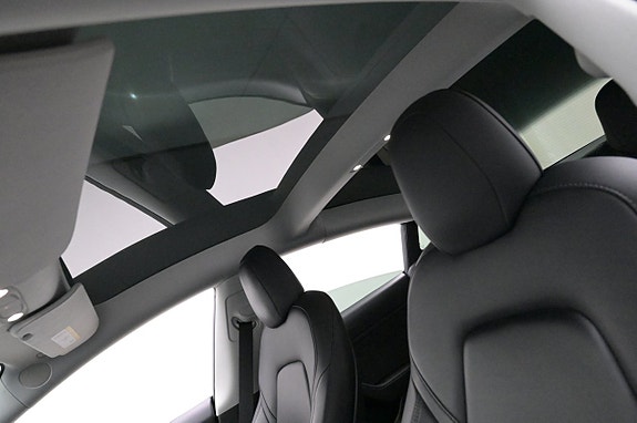 Tesla Model 3 25 of 27
