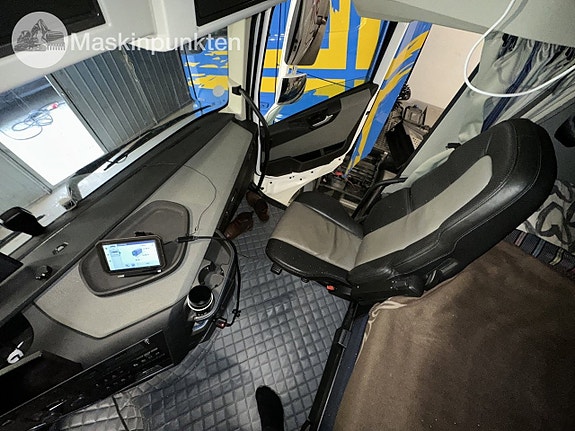 Volvo FH 6x2 pusher 17 of 27